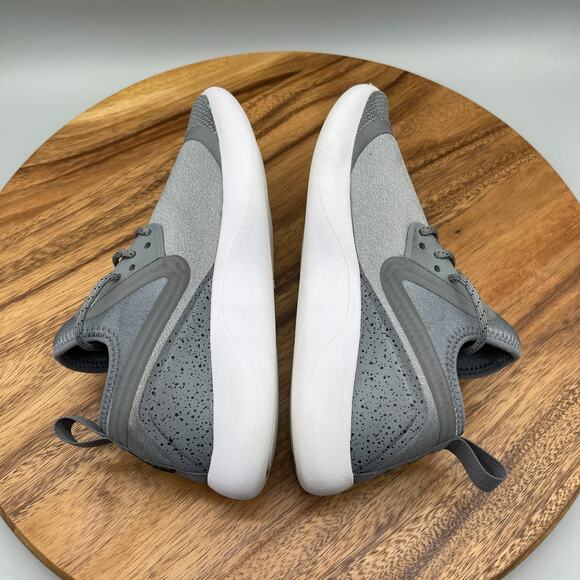 Nike LunarCharge Essential Wolf Shoes Womens Size 7.5 Gray Running Comfort Gym - Picture 6 of 8